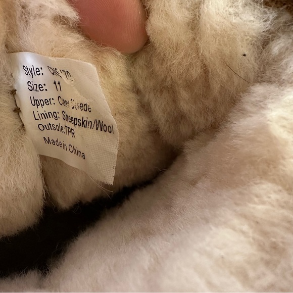 CLOUDNINE Women’s Sara Sheepskin Boot Size 11